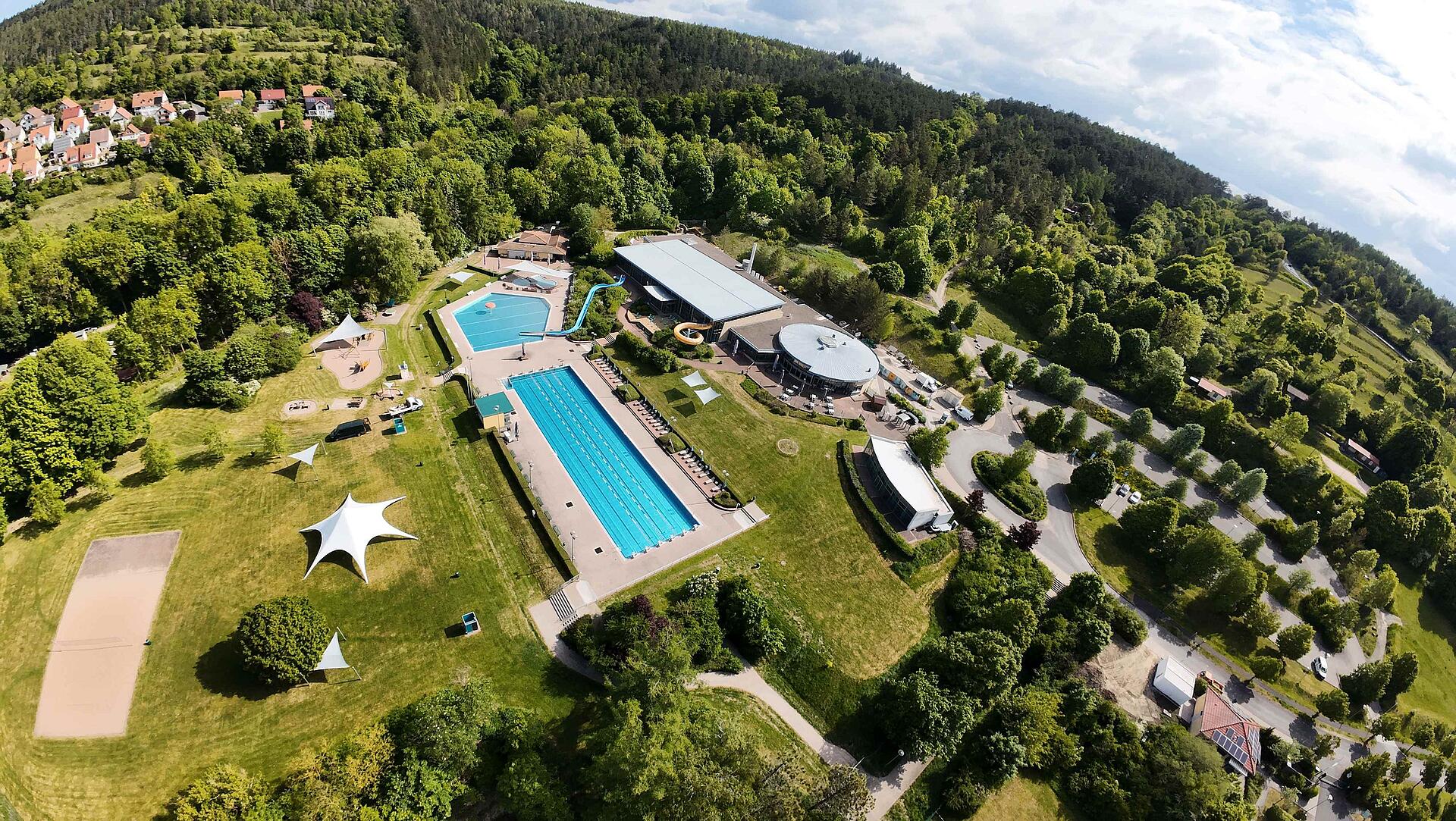 Luftaufnahme vom Freizeitzentrum der Stadtwerke Meiningen, Foto von Klaus Janson