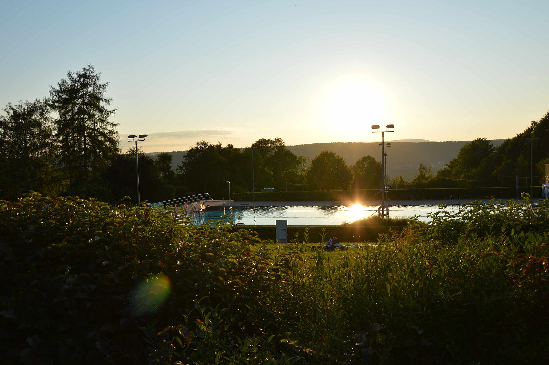 Freibad am Abend, Foto von Stadtwerke Meiningen